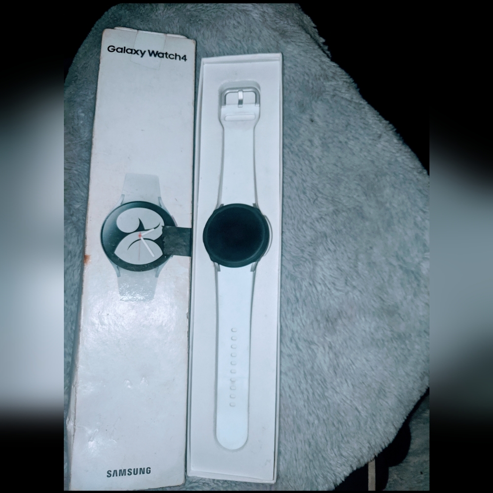 Galaxy4 watch. New in box.- (never used )